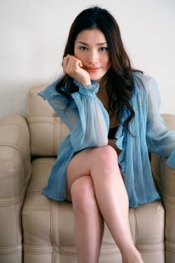 淡黄的长裙